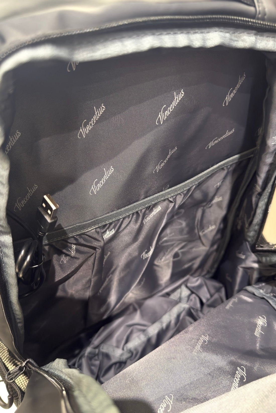 Commuter Backpack - Vincentius