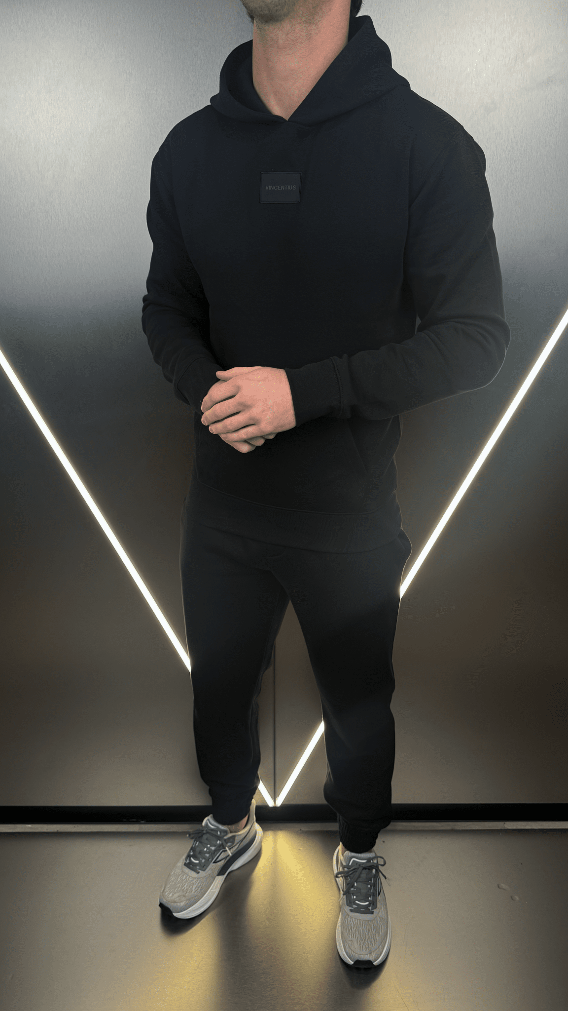 Tonal Badge Every Day Tracksuit - Black - Vincentius