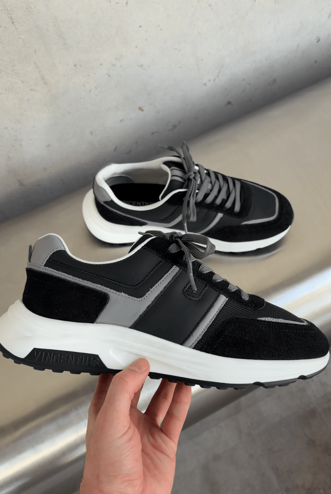 V001 Runner - Black/Grey - Vincentius