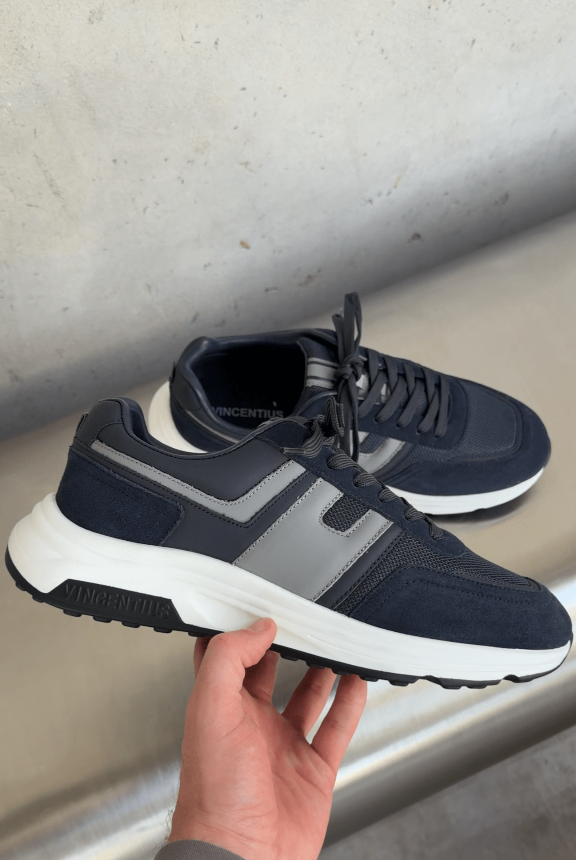 V001 Runner - Navy/Grey - Vincentius