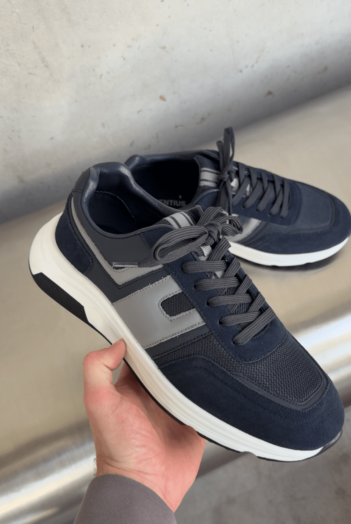 V001 Runner - Navy/Grey - Vincentius