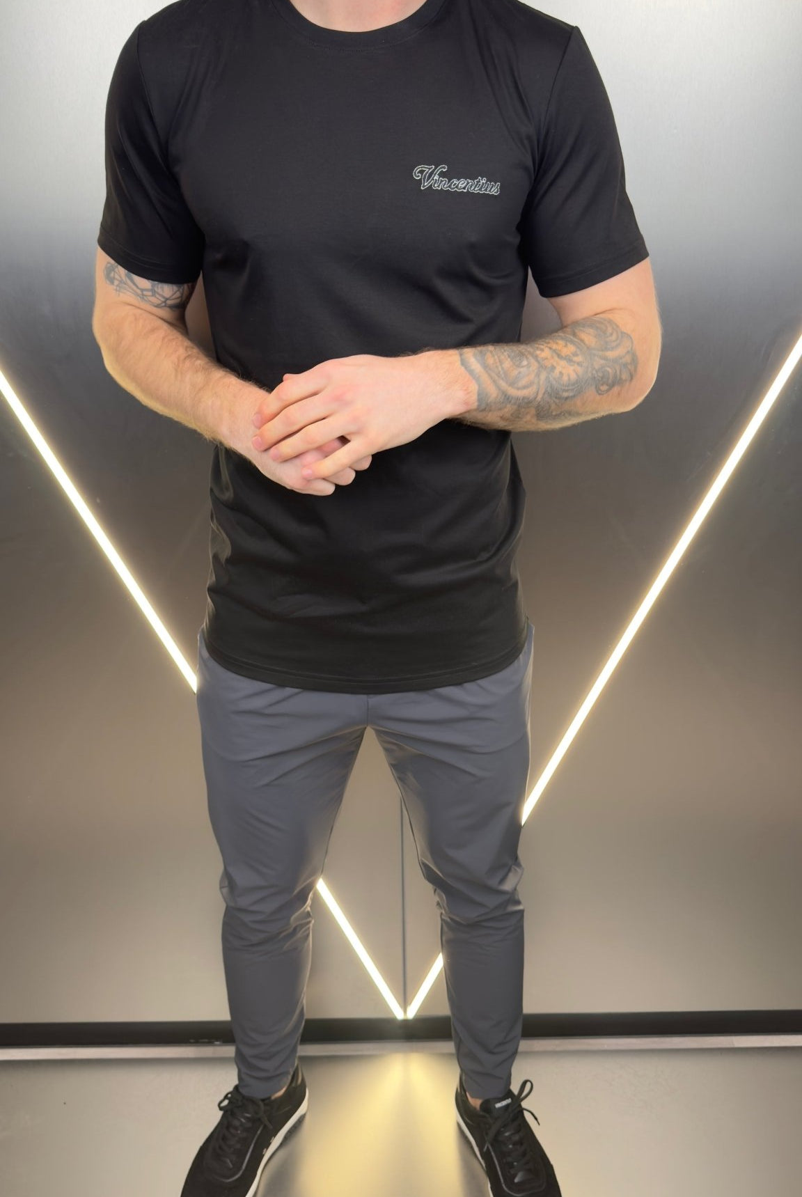Vincentius Script Logo T-Shirt - Black - Vincentius