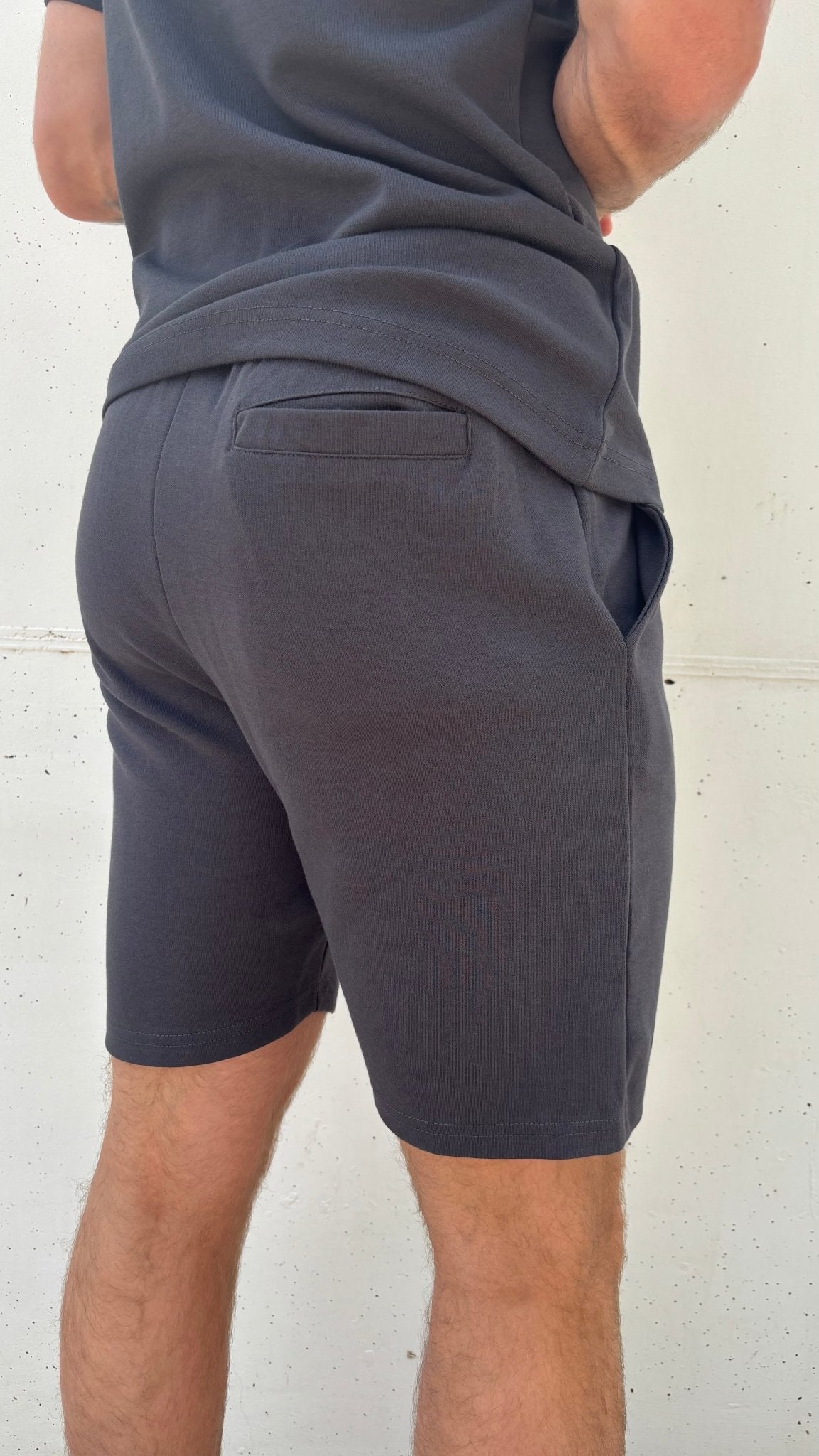 Relaxed Interlock Short - Charcoal - Vincentius