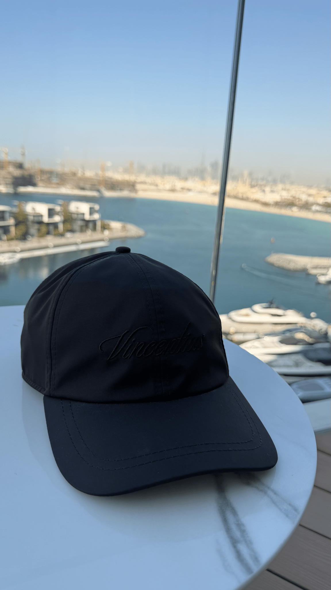 Transitional Script Cap - Black - Vincentius