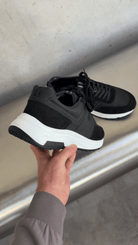 V001 Runner - Black/Black - Vincentius