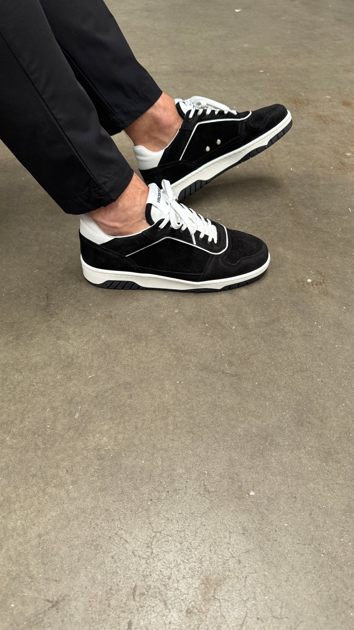 V8 Black/White - Vincentius