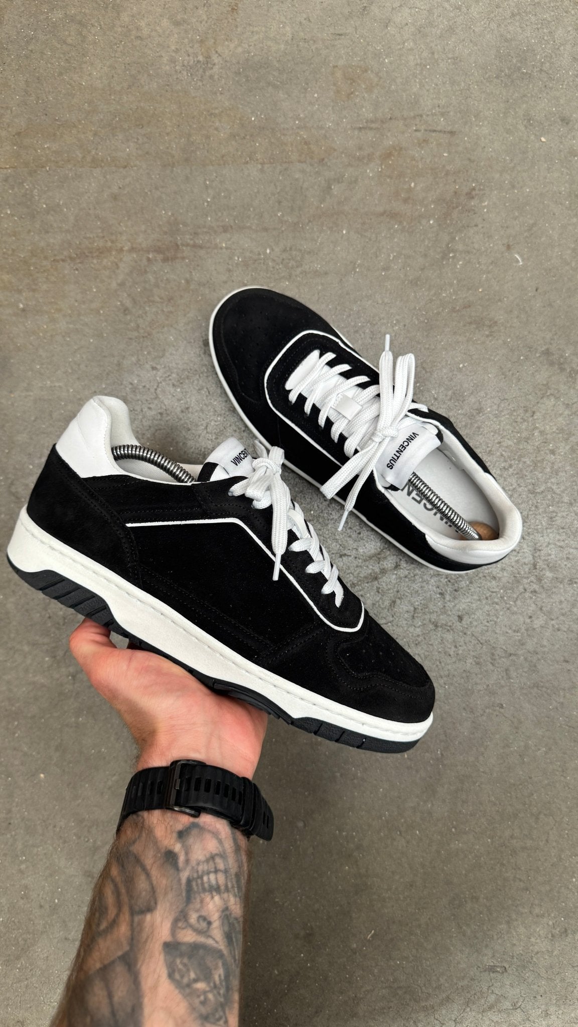 V8 Black/White - Vincentius